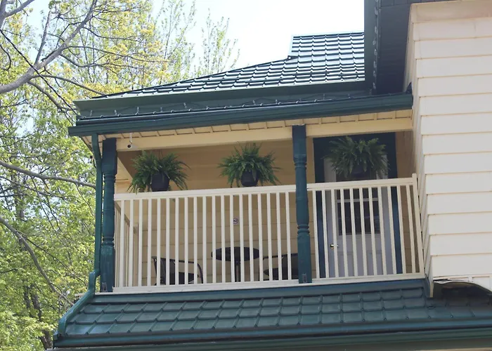 Ellis House Bed & Breakfast