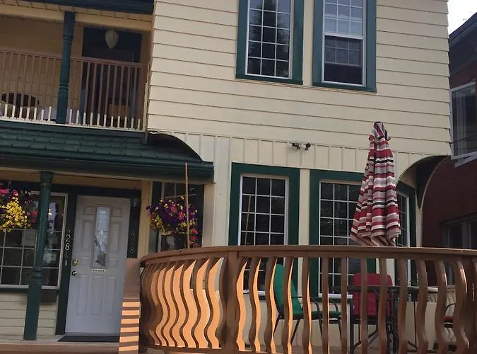 Ellis House Bed & Breakfast